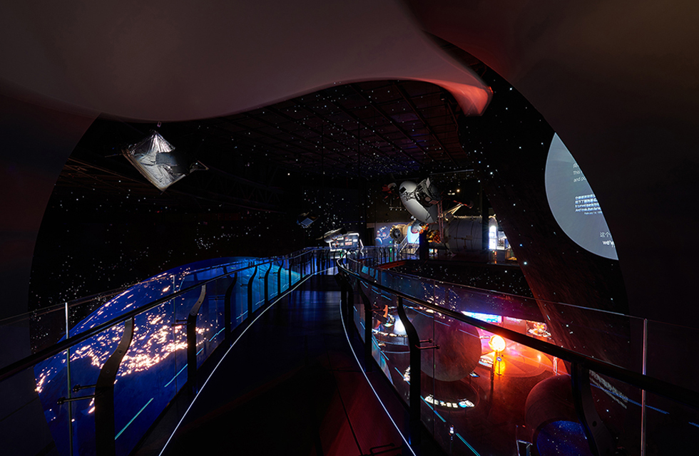 Journey - After a long period of accumulation, mankind's exploration of the universe has continued deepening. From the pages of books to astronomical telescopes, lighting has adopted different lighting methods for different exhibits, and the three-dimensional lighting method has been used to express the complete appearance of the three-dimensional exhibits. Large-scale exhibits and scenery use theme-appropriate lighting scenes to express connotations. Shanghai Astronomy Museum