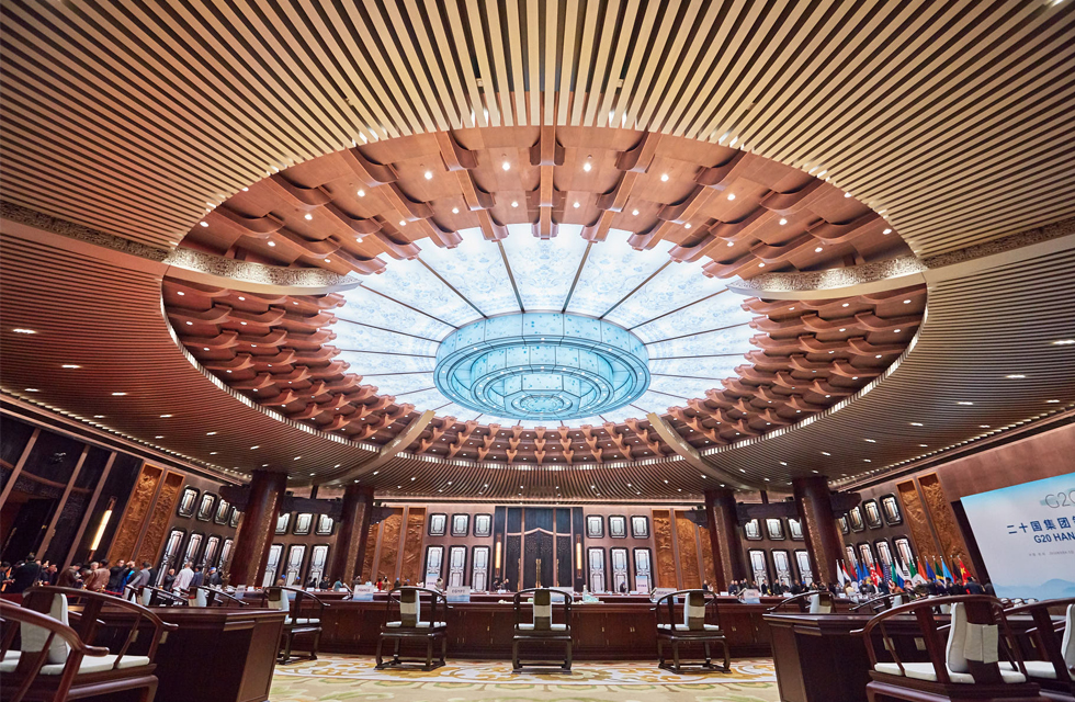 The conference area is themed "Harmony". The main venue is located on the fourth floor of the building, with a total area of 2,000 square meters. It is a square space with a side length of 45 meters, reflecting the simple philosophy of "a round sky and a square earth". Conference area