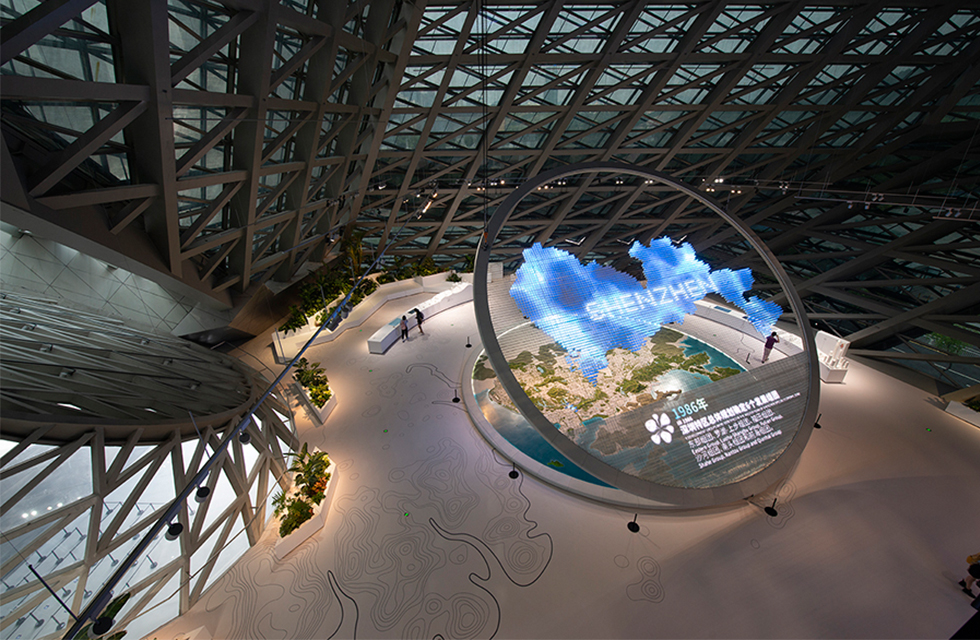 At this special time, in the Shenzhen Museum of Contemporary Art and Urban Planning, a story about Shenzhen is slowly being narrated, providing people who love this city with in-depth understanding of the city. 02