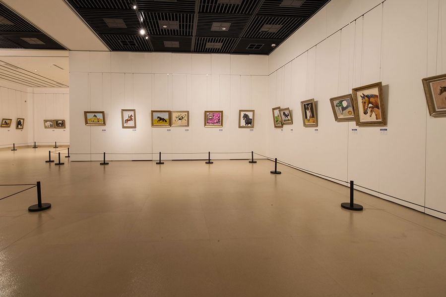 As the expression form of visual art in the art museum and the carrier of artistic life, the role of "light" in it is self-evident. In terms of lighting design, the continuous extension and expansion characteristics of the 200-meter-long scroll were fully considered, and the Falcon series track spotlights with good light color consistency, continuous, uniform and flawless light were selected. Through reasonable layout and continuous on-site debugging, the entire The masterpiece is evenly illuminated, with no shadows visible even at the corners of the scroll, truly integrating light and picture. At the same time, LEDme II series downlights are used as basic lighting to illuminate the ground. The entire space is spacious, bright, and majestic, organically integrating elegant art with public life, and appropriately displaying the appeal of art exhibits in the space. Hailan Art Museum