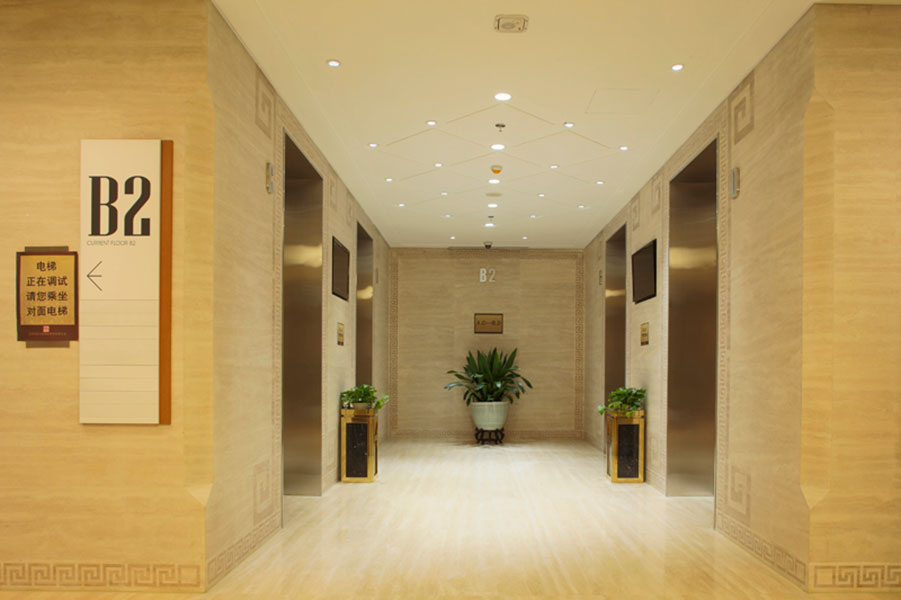 The WAC Lighting lighting design team has customized a set of green lighting solutions for the China Development Bank Headquarters Office Building. It comprehensively considers the different needs of customers' space lighting and users, and is committed to creating a better working and living environment and helping customers fulfill their low-carbon goals. The commitment to energy conservation creates a green and comfortable office environment. Elevator area