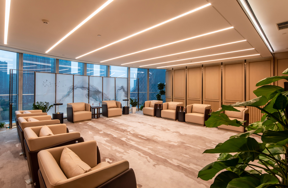 The customer reception area and rest area function as business cards, and the impression of this short stay is very important. WAC revolves around a soothing light atmosphere and tends to depict a friendly picture brought by simplicity and warmth. Use simple lighting design language to render the reception area, restaurant and other spaces with a soft, even and full lighting atmosphere. The surface light is even and full, making people feel friendly and enthusiastic, which invisibly shortens the distance between you and customers. Customer reception area and rest area