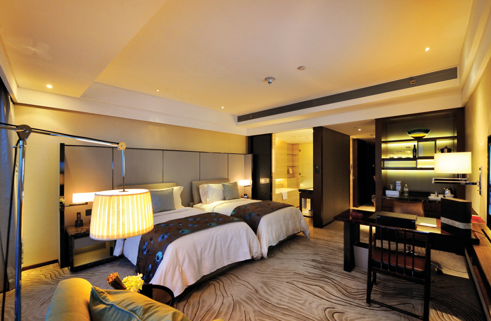 Light and shadow, as invisible decorations, set off the noble and elegant atmosphere of the hotel. The light creates exquisite light and shadow through high-quality lighting equipment. Guest room