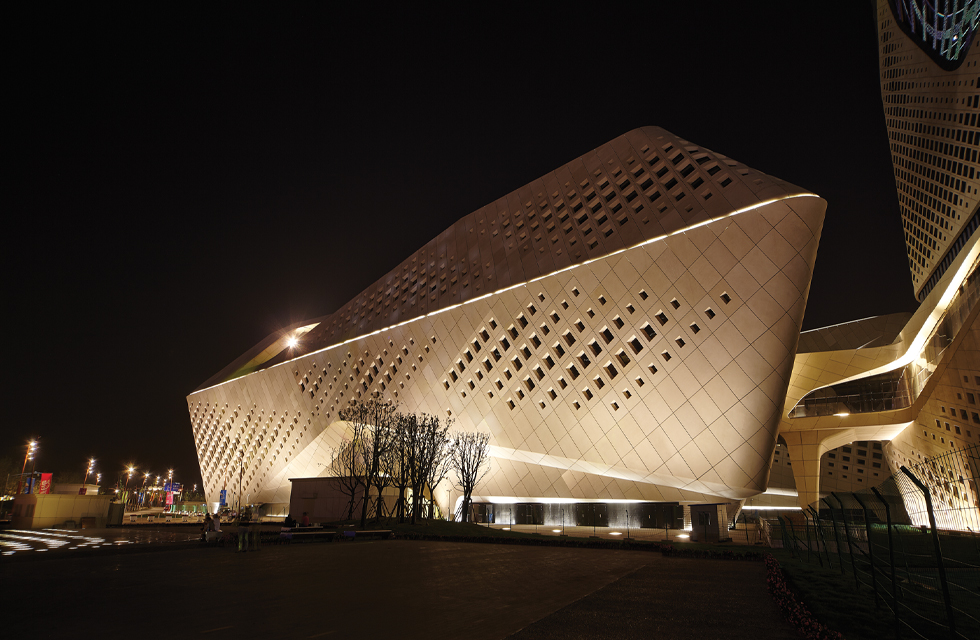 Its unique shape, fluid spatial structure, and strong openness make it a landmark building in Nanjing. Exterior