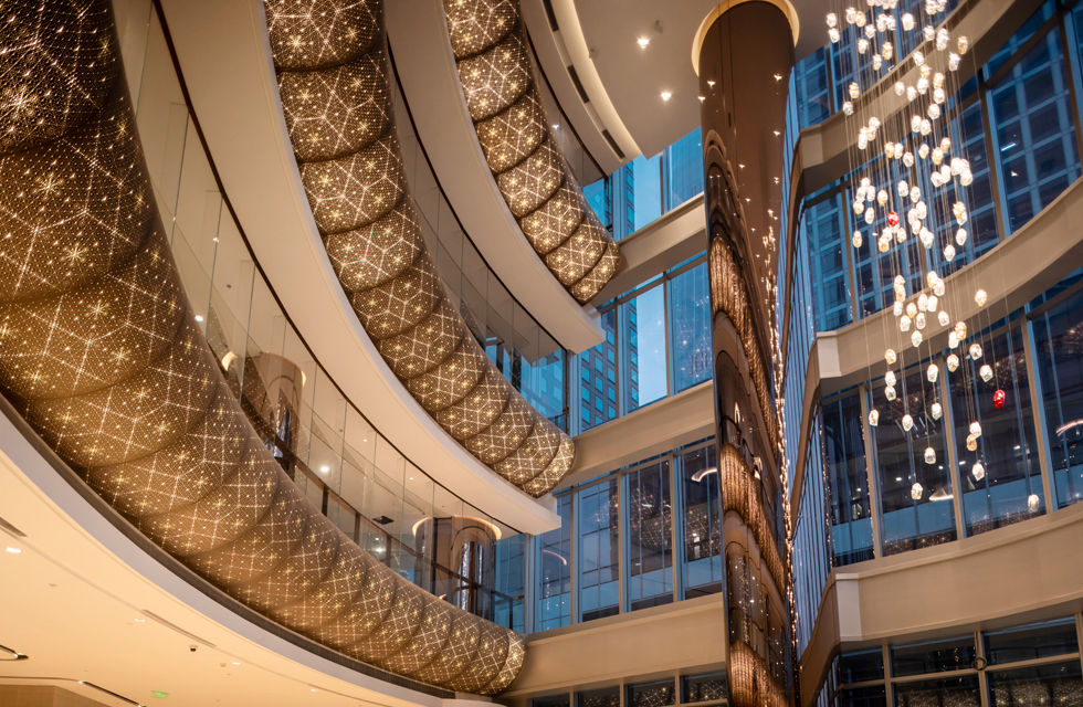 The soft curves bring a gentle and elegant new artistic conception to the enterprising and vigorous building. lobby