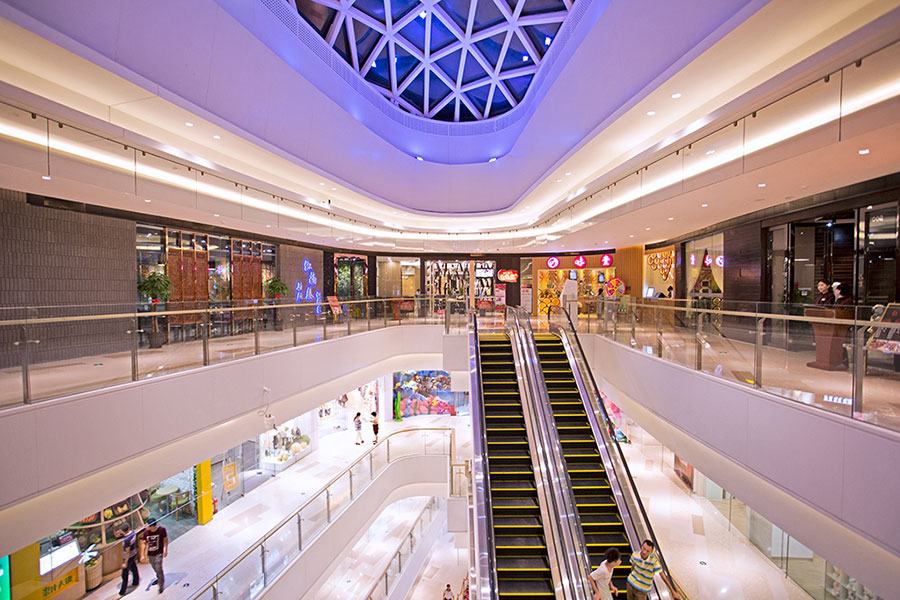 The choice of lamps is an important factor for lighting designers to achieve lighting creativity. Therefore, an excellent lighting design case must use excellent lamps as tools. In the Changan Vanke shopping mall project, the lighting designer chose WAC Lighting, a responsible lighting expert from the United States. As a spiritual advocate of contemporary responsible lighting, WAC Lighting has been focusing on the R&D and manufacturing of high-quality, healthy high-end lamps since its inception. They are widely used in urban business centers, art exhibition centers, five-star hotels, resorts, high-end clubs, Large transportation hub centers and outdoor landscape lighting projects, etc. In terms of the lighting performance of Chang'an Vanke Mall this time, the high-quality lamps provided by WAC Lighting added to the overall design of the mall. Dongguan Changan Vanke