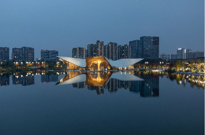 WAC  |  Creates Lighting for Art in the Park in Chengdu